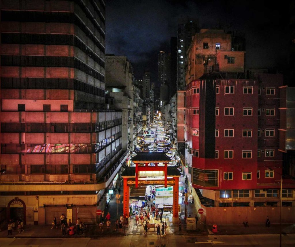 Temple Street Night Market - Hong Kong travel guide